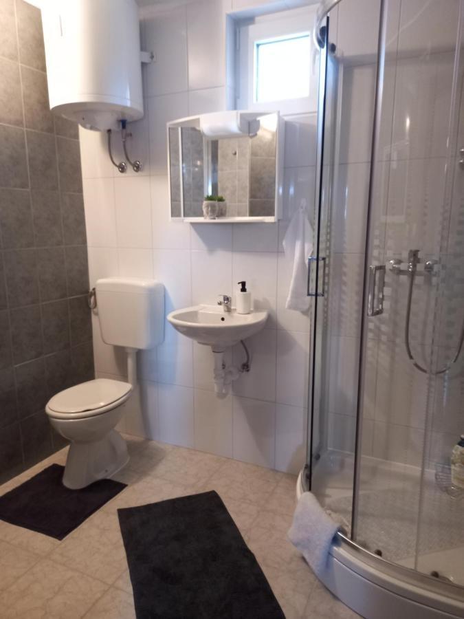 Guest House Studio Apartman Marina - With Jacuzzi, Free Parking, Pet Friendly 카를로바츠 외부 사진