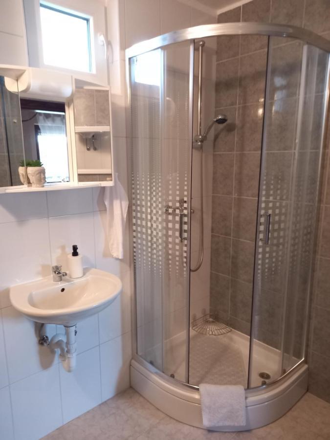 Guest House Studio Apartman Marina - With Jacuzzi, Free Parking, Pet Friendly 카를로바츠 외부 사진