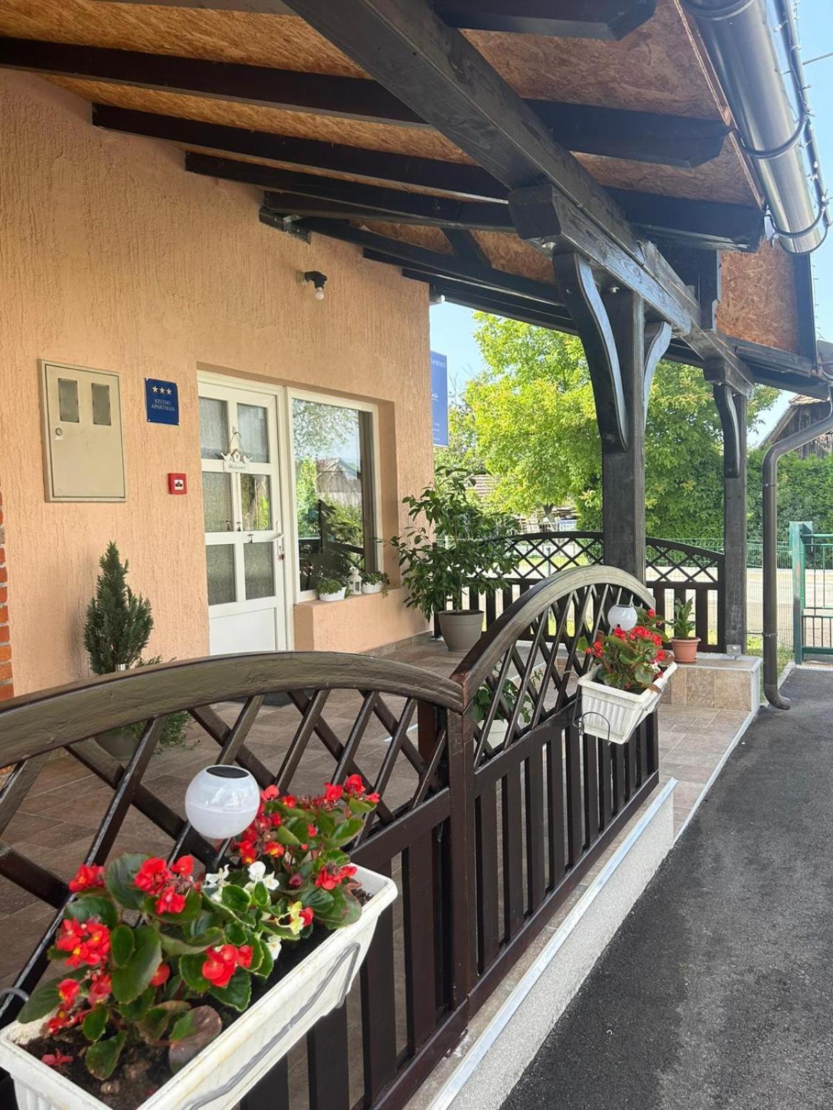 Guest House Studio Apartman Marina - With Jacuzzi, Free Parking, Pet Friendly 카를로바츠 외부 사진