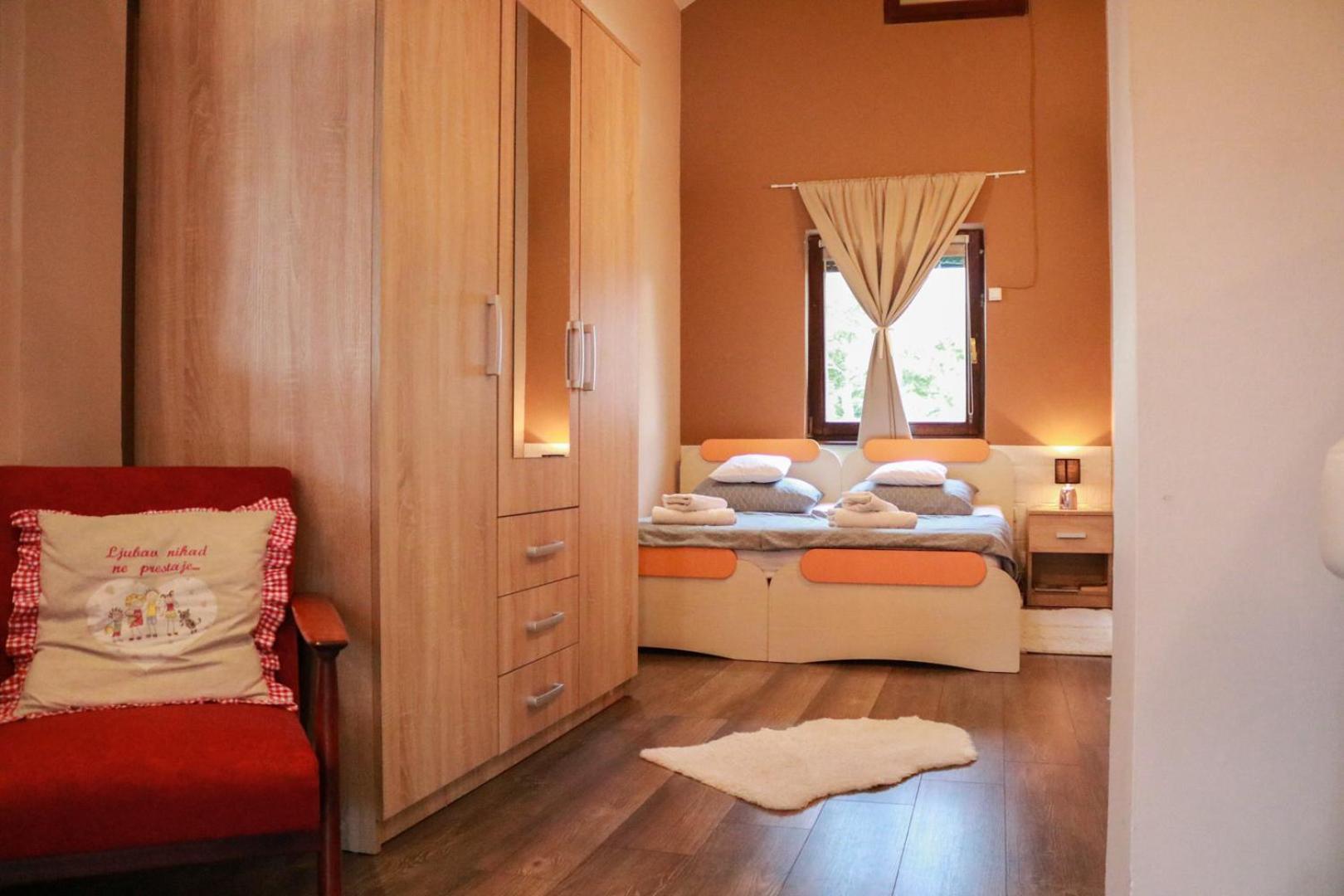 Guest House Studio Apartman Marina - With Jacuzzi, Free Parking, Pet Friendly 카를로바츠 외부 사진