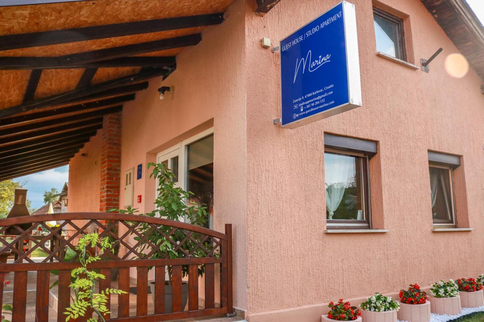 Guest House Studio Apartman Marina - With Jacuzzi, Free Parking, Pet Friendly 카를로바츠 외부 사진