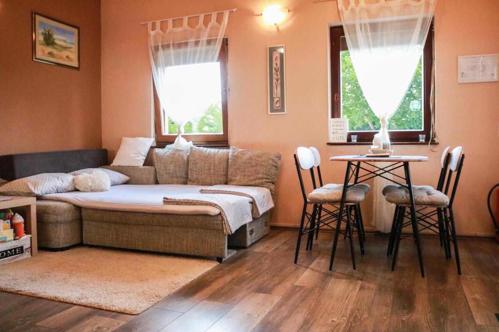 Guest House Studio Apartman Marina - With Jacuzzi, Free Parking, Pet Friendly 카를로바츠 외부 사진